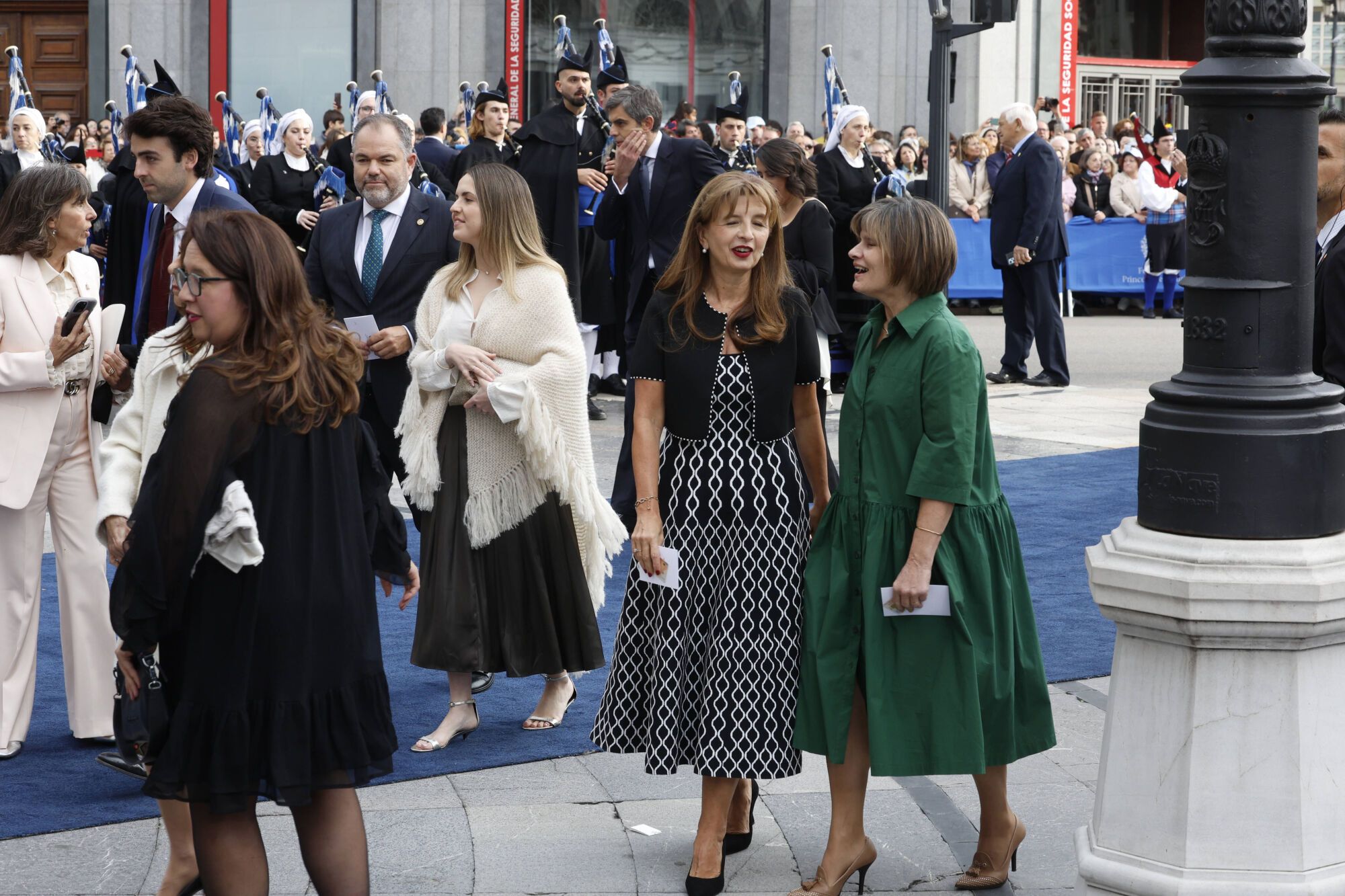 Así fue la llegada de los invitados a los premios "Princesa de Asturias" y su paso por la alfombra azul