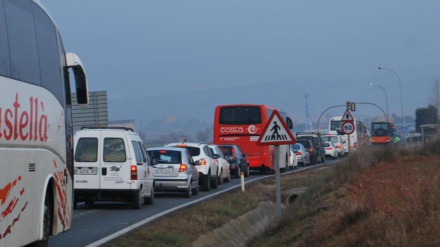 Cues a la carretera de Manresa a Santpedor, a l&#039;alçada de l&#039;accés a Ampans