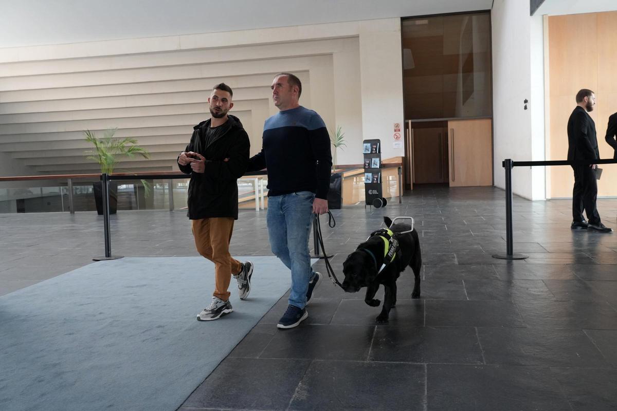 Los perros de asistencia refuerzan sus derecho con la nueva ley autonómica.