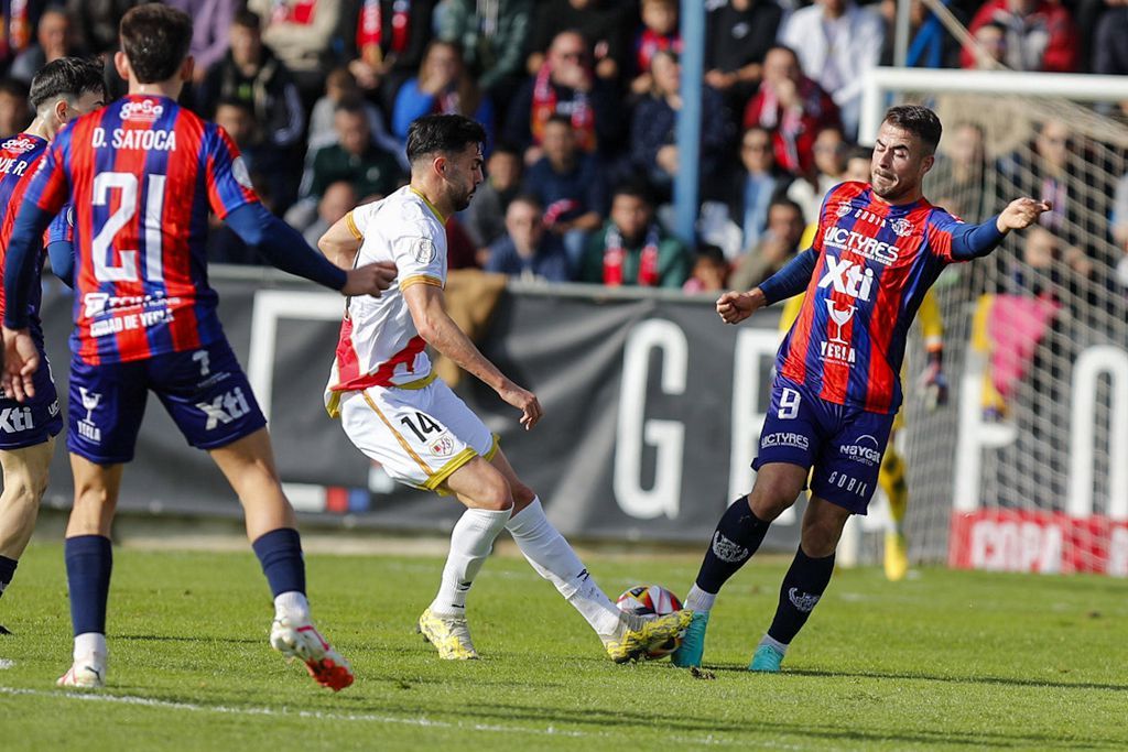 Encuentro de Copa del Rey entre el Rayo Vallecano y el Yeclano, en imágenes