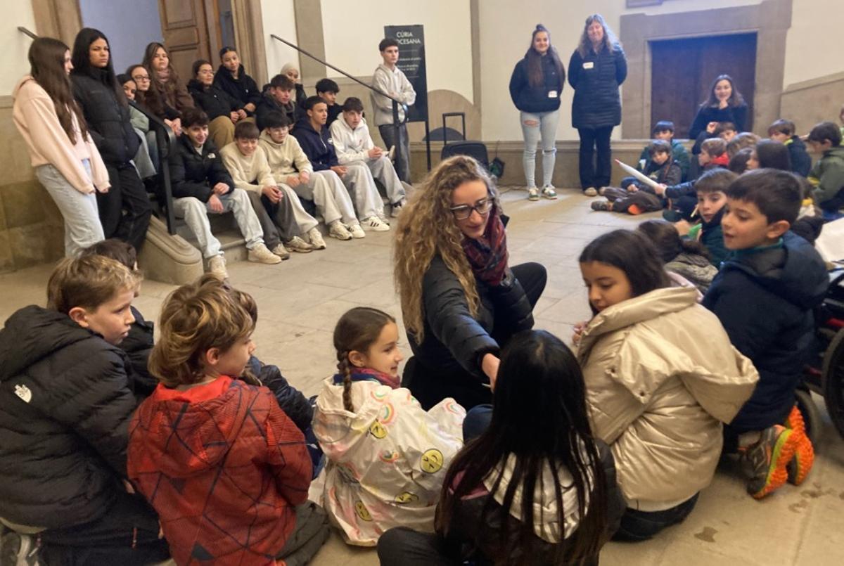 Un grup d'alumnes durant la sessió de treball al Museu