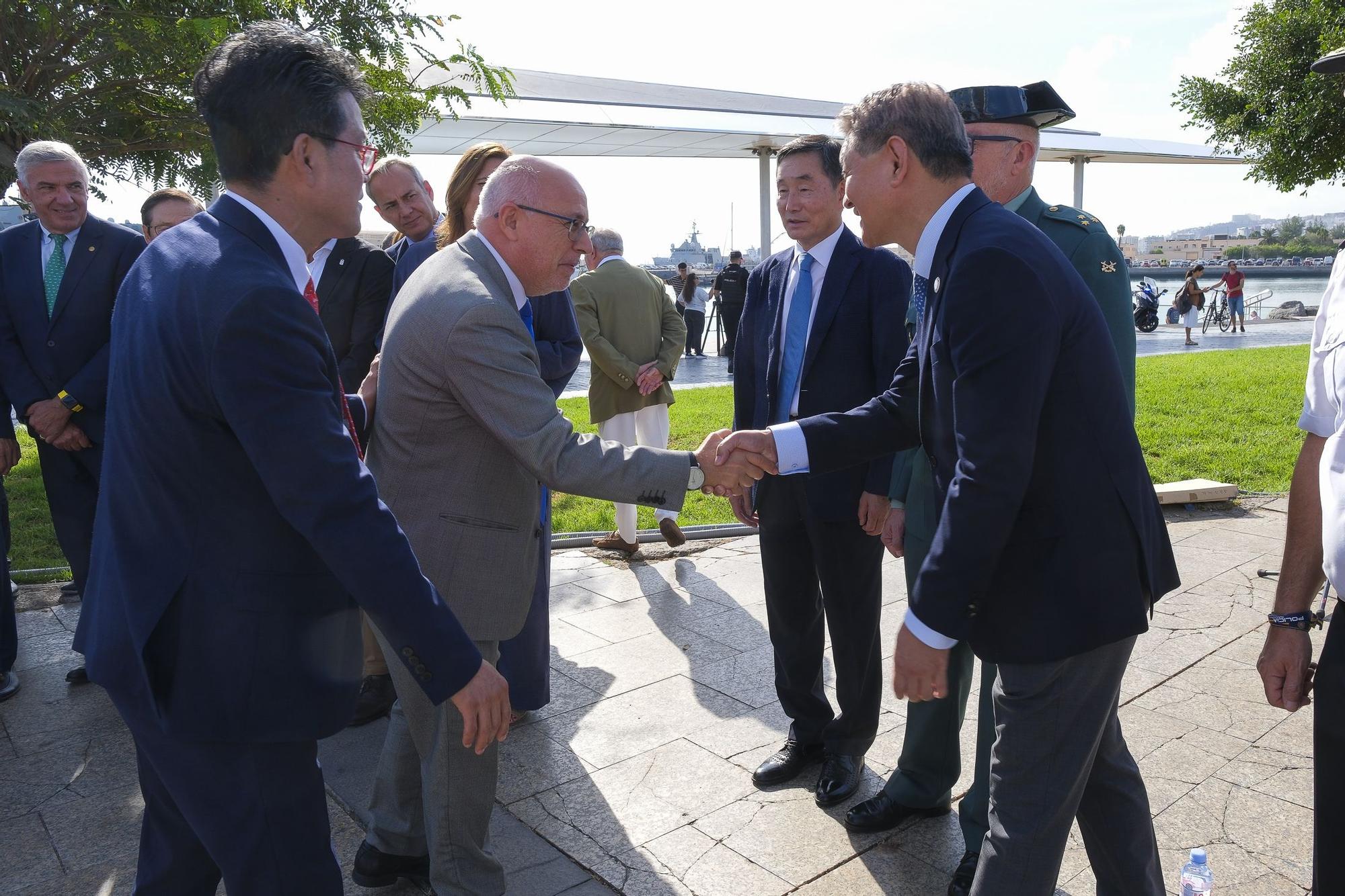 Inauguración del 'Greetingman'