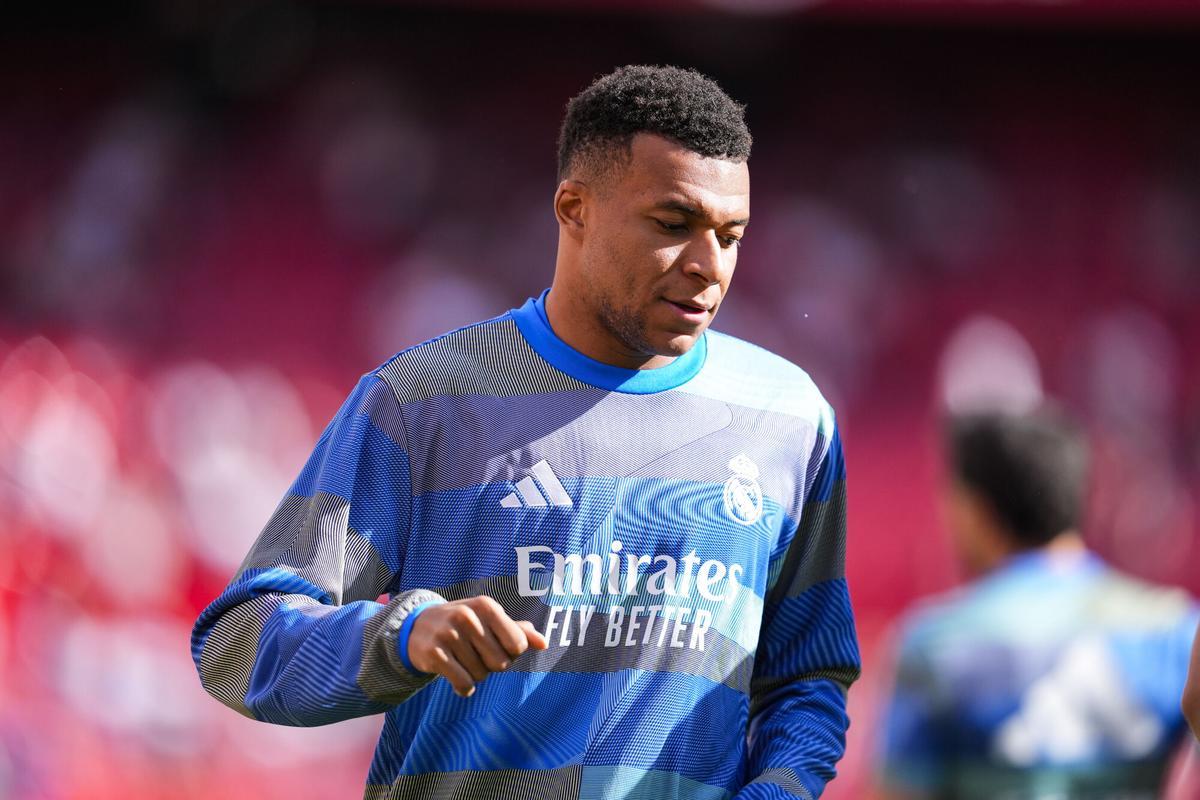 Kylian Mbappé en un calentamiento antes de un partido del Real Madrid