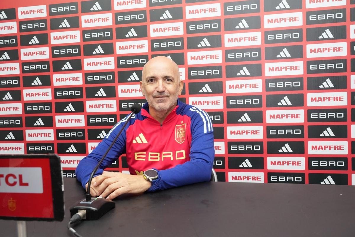 David Gordo, seleccionador de España sub-21, en el SkyFi Castalia.