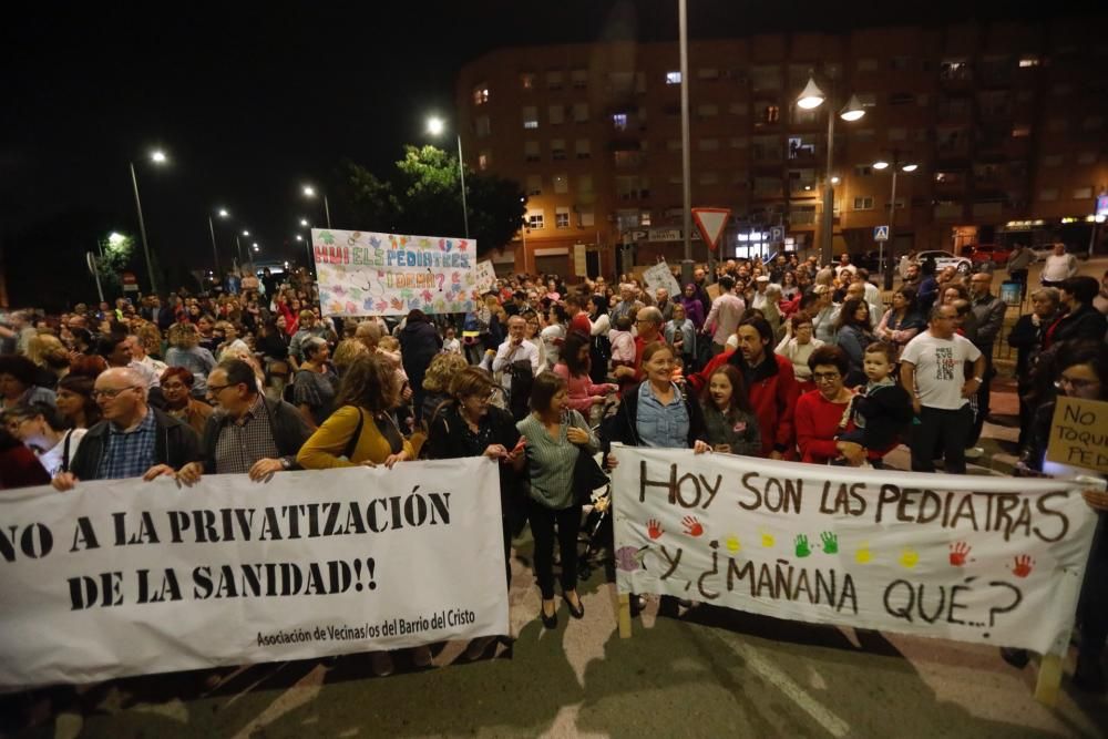 Manifestación en Manises por el recorte de pediatras