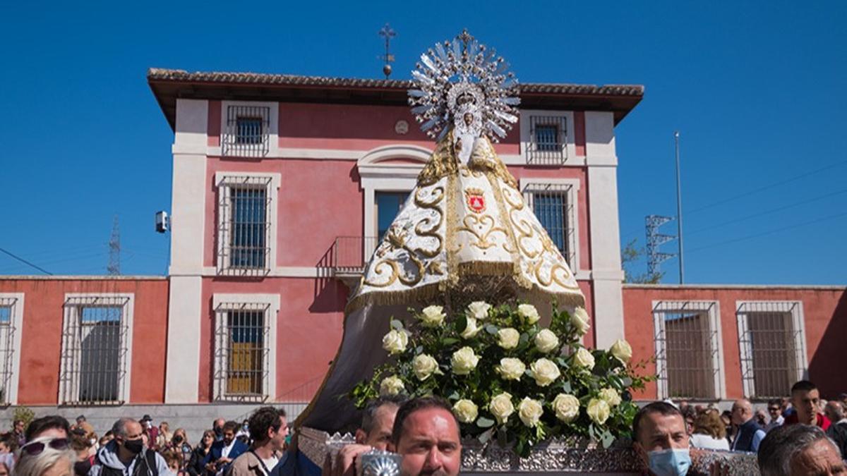 La Virgen de Valverde llevada a hombros por el barrio de Fuencarral