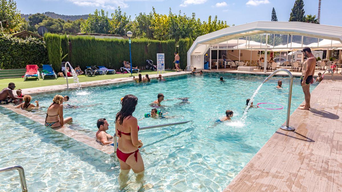 La piscina del camping Arena Blanca de Benidorm, el pasado verano.