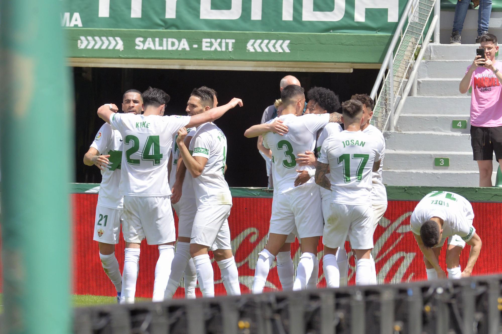 El Elche abraza la permanencia (3-0)