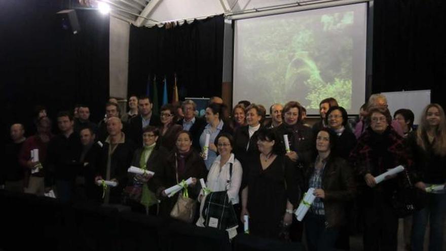 Los galardonados, acompañados por Ana García Pando.