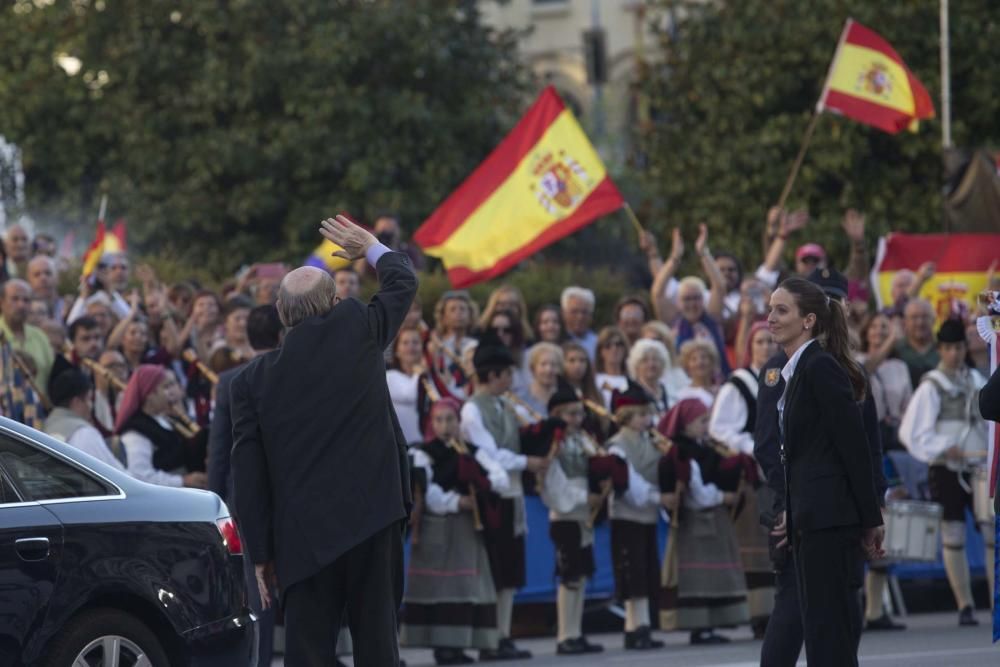 Desfile de los Reyes, personalidades y premiados en la alfombra azul