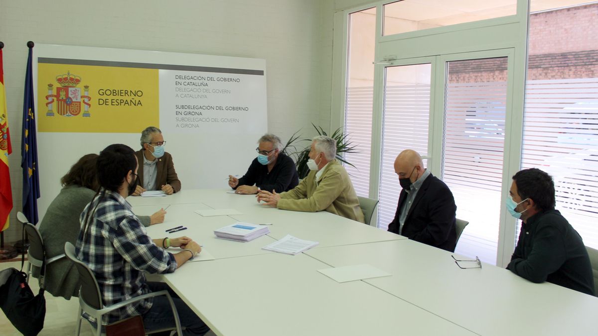 La reunió que els opositors al parc eòlic marí del golf de Roses han mantingut amb el subdelegat de l&#039;Estat