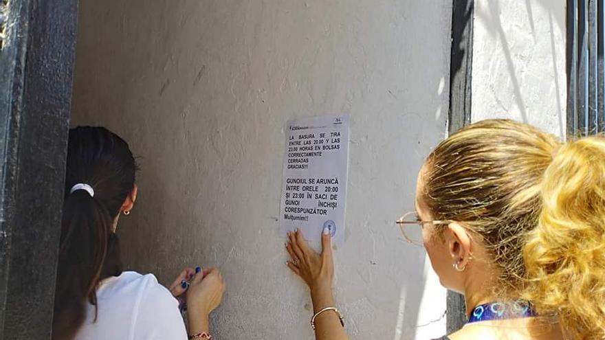 Pegada de carteles del Programa Inmigrante en San José