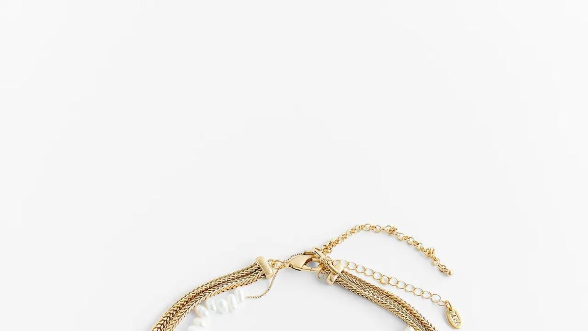 Pack collares de perlas naturales, de Zara (15,95 euros)
