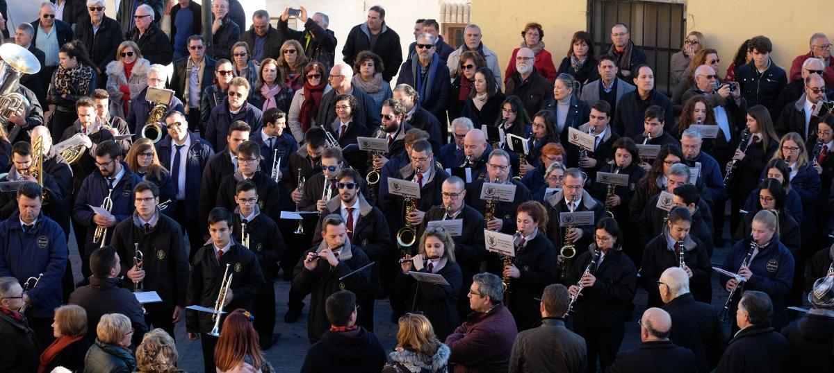 Los integrantes de la Sociedad Unión Musical y Artística de Sax en la tradicional celebración del Cabildo