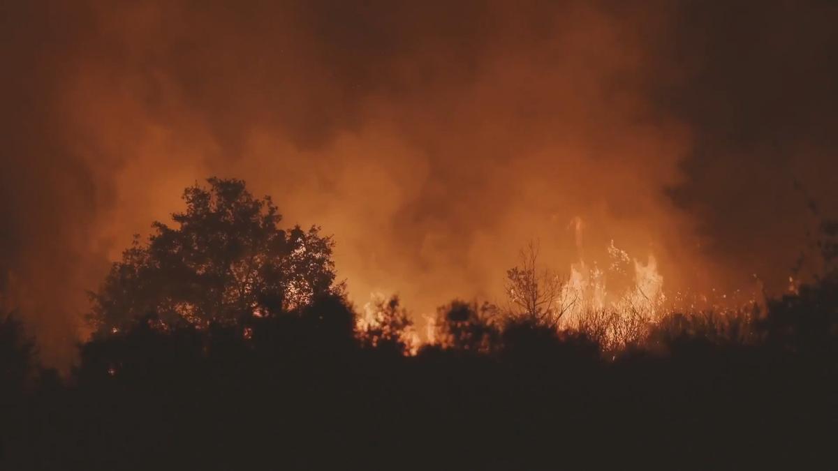 Vídeo | Así son los trabajos de extinción de la UME en el incendio de Las Peñas de Riglos