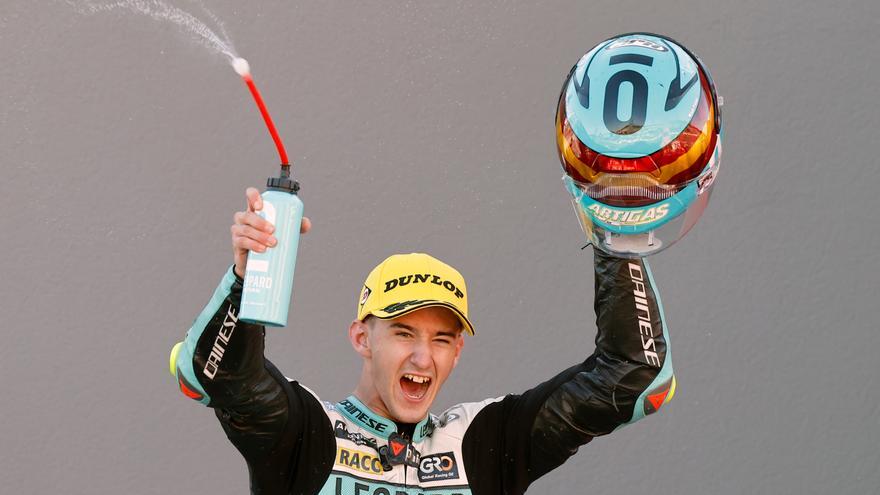 Artigas lidera en Cheste un podio íntegramente español en Moto3