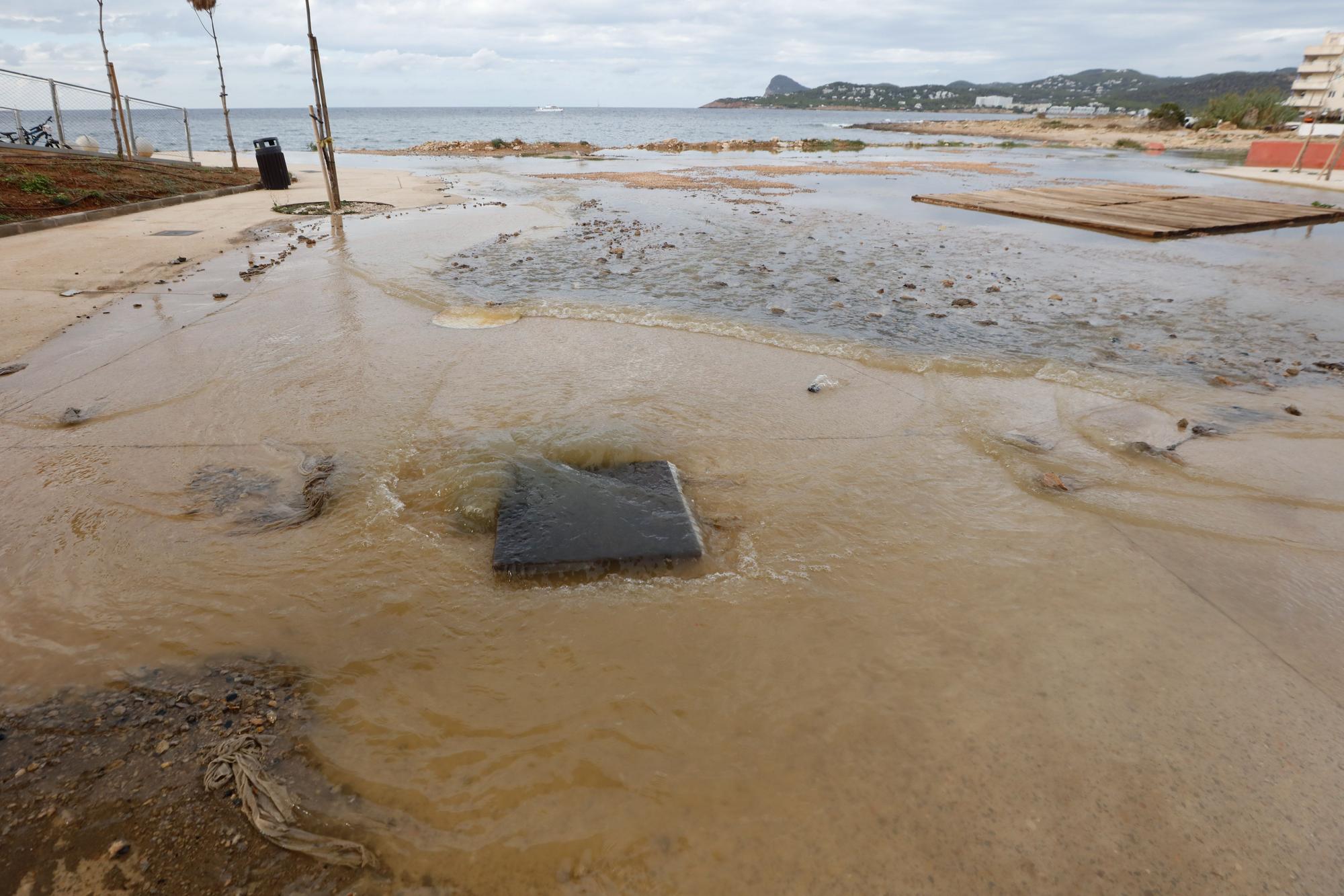 Vertido de aguas fecales en el auditorio de Caló de s'Oli