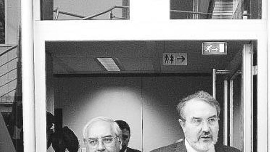 Vicente Álvarez Areces y Pedro Solbes, ministro de Economía, en una imagen de archivo, en Bruselas.