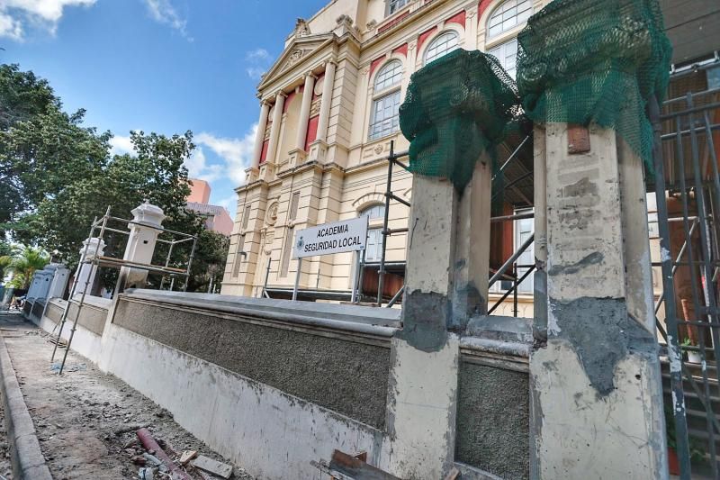 Visita a la antigua Escuela de Comercio de Santa Cruz