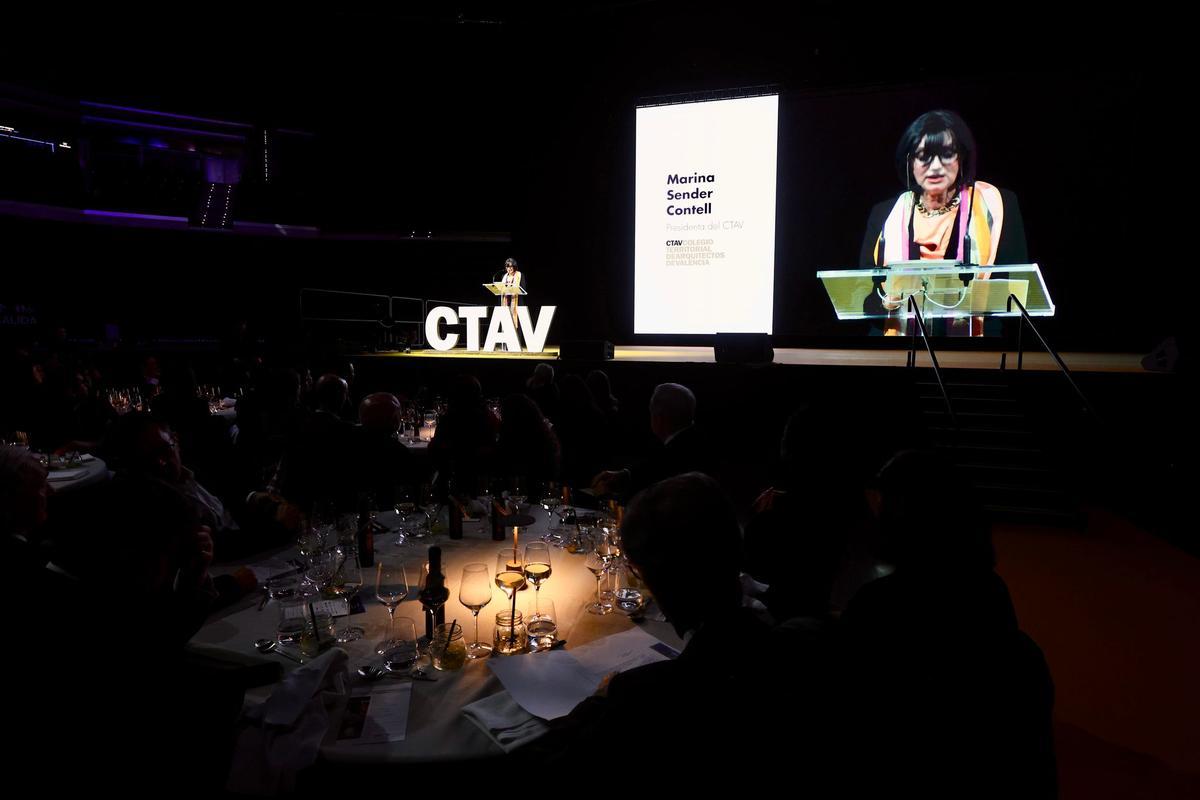 Marina Sender, presidenta CTAV ofreciendo discurso.