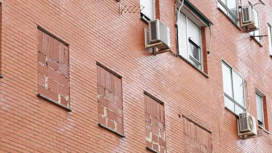 Video | Los vecinos de Río Vístula, 1, en Cáceres, denuncian el estado del edificio