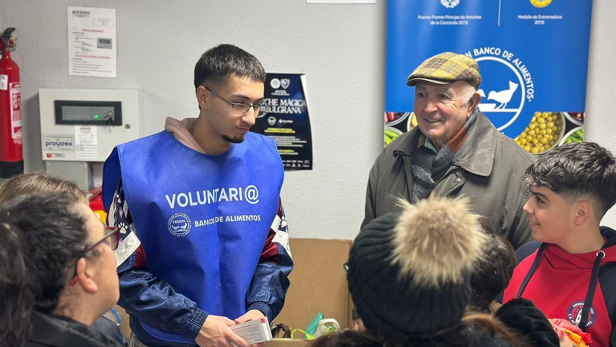 Recogida de alimentos el pasado fin de semana en el estadio Francisco de la Hera.