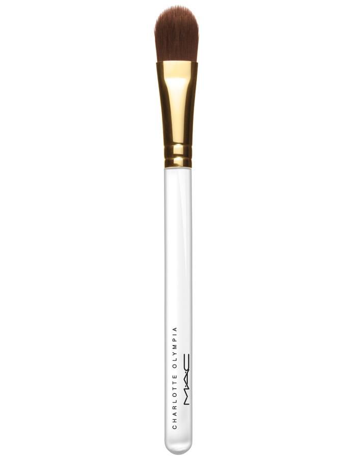 Brocha de maquillaje, Charlotte Olympia para M.A.C