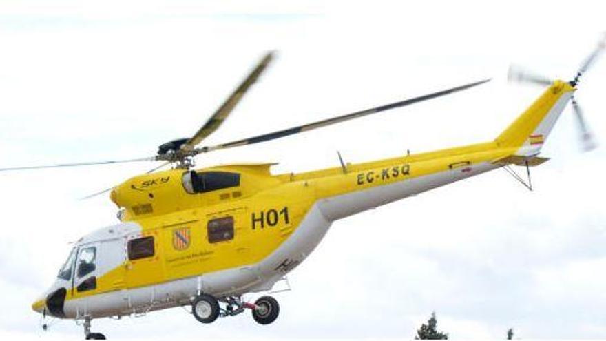 Hubschrauber der Rettungskräfte sind im Einsatz.