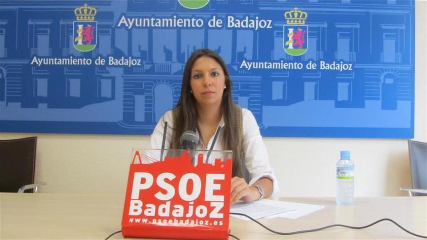 El PSOE de Badajoz pide más desfibriladores  y formación para su uso