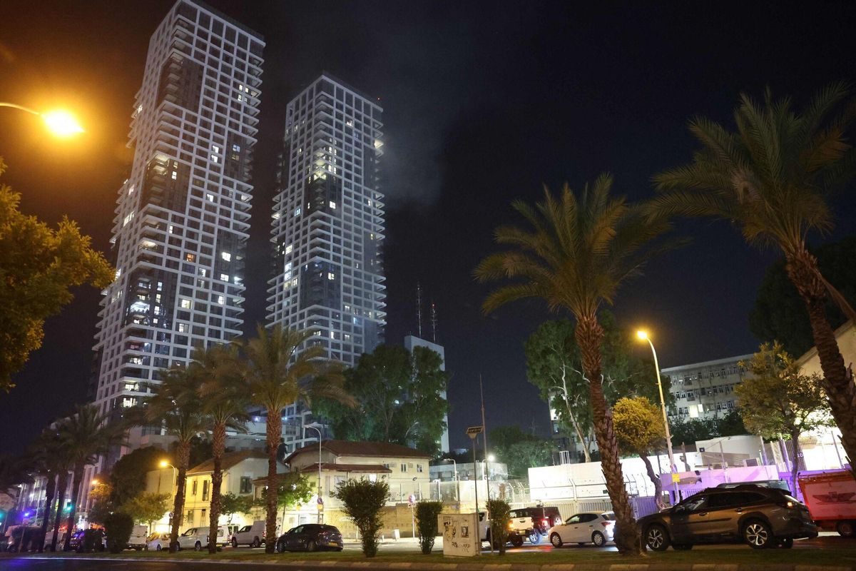 Iran lanza misiles sobre Tel Aviv respondiendo el ataque de Israel.