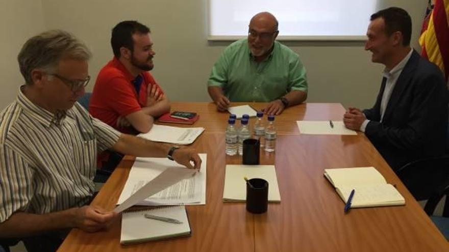 La reunión que se celebró ayer en Valencia para tratar la plaga del picudo rojo.