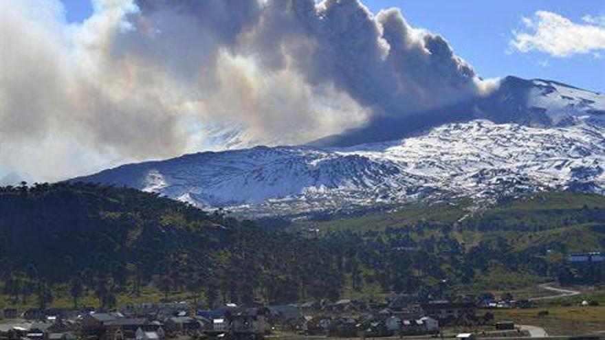 Argentina y Chile, en estado de alerta por la erupción del volcán Copahue