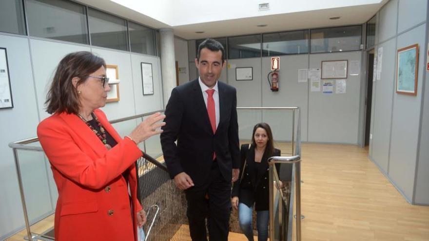 Álvaro Vidal releva a Juan Andrés Pérez al frente de la Capitanía Marítima de Vilagarcía