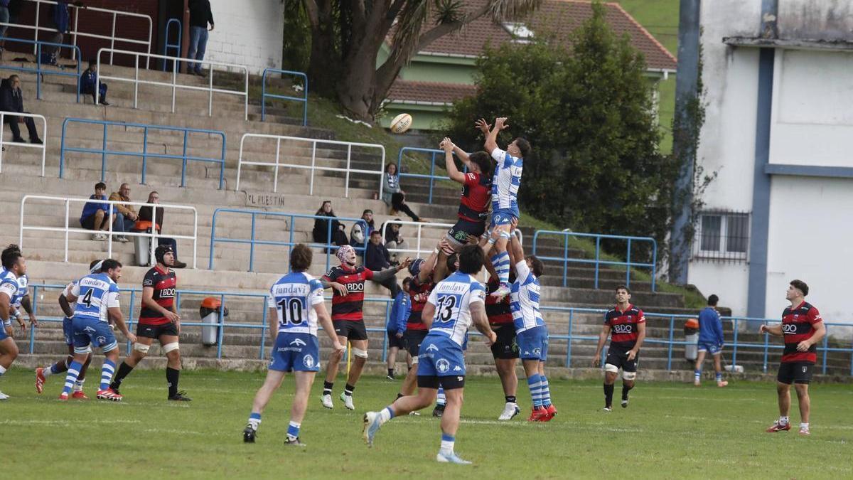 Una jugada de un partido del Belenos