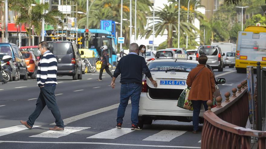 Las Palmas de Gran Canaria : Movilidad llevará a la mesa del taxi crear una  tarifa plana de la capital al aeropuerto - La Provincia
