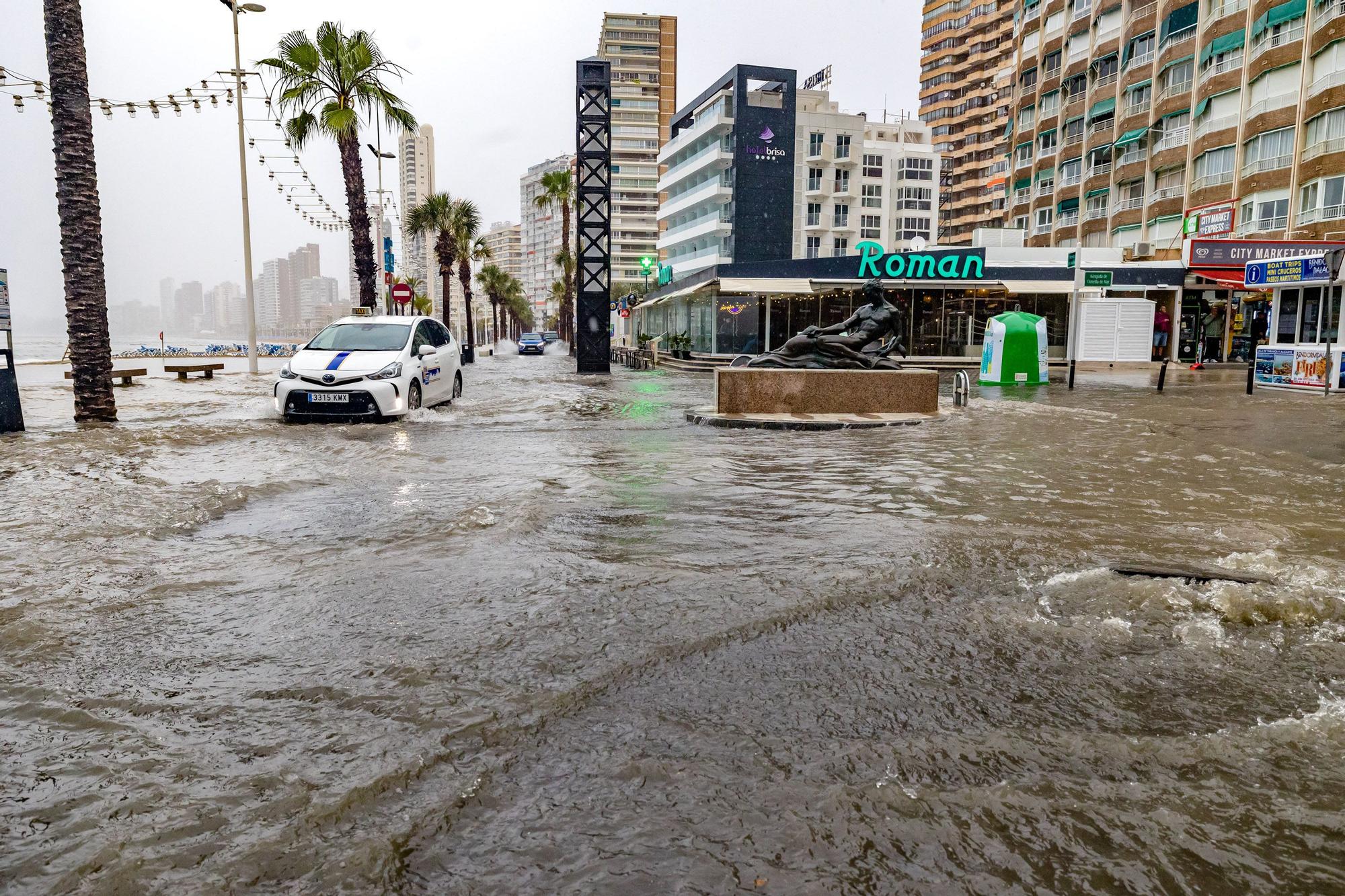 Lluvia cayendo con intensidad en Benidorm