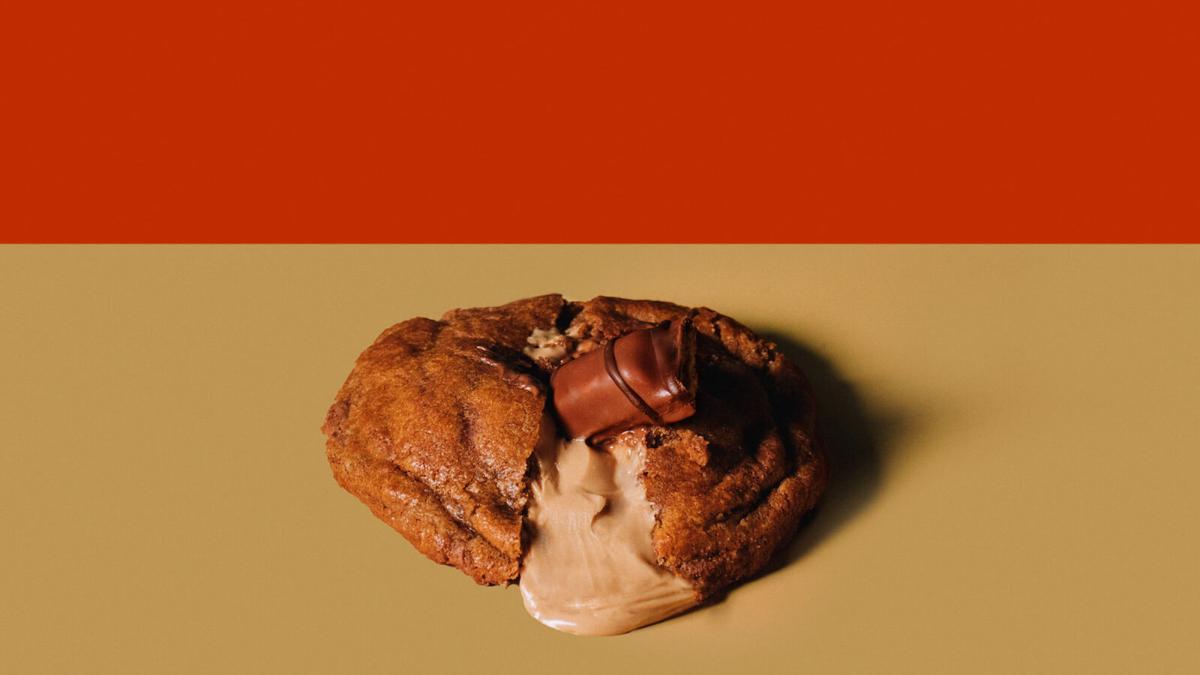 Una cookie conquista a una influencer en A Coruña.