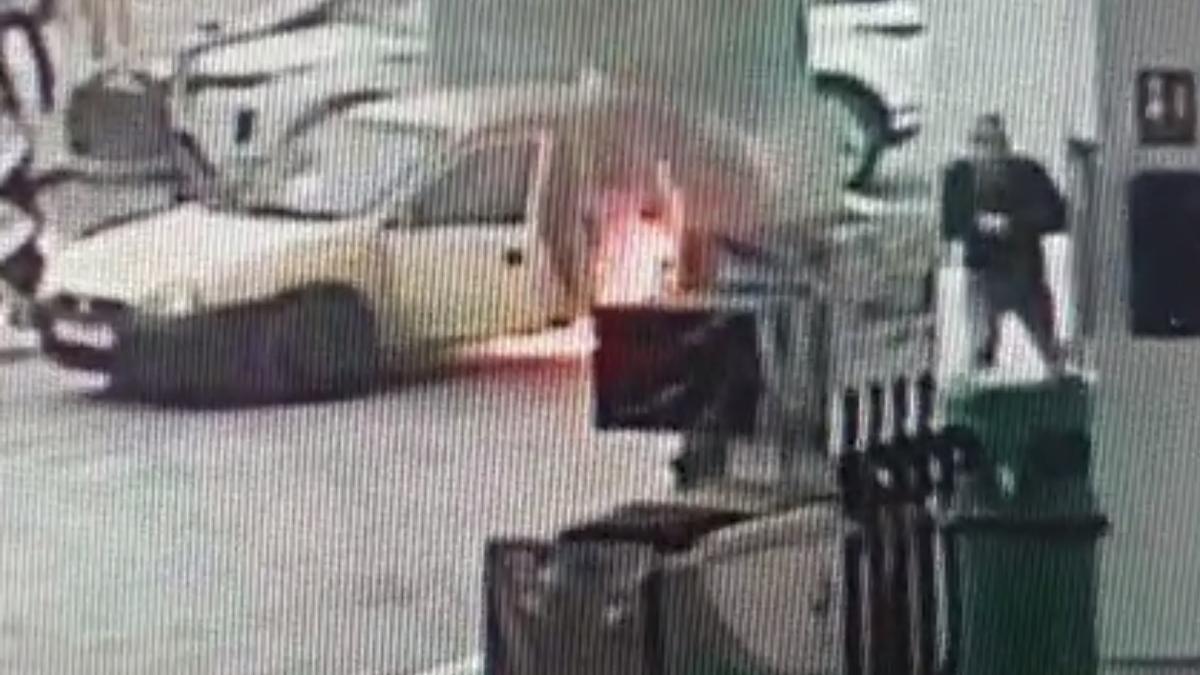 Arde un coche en la gasolinera del Pepe Chiringo