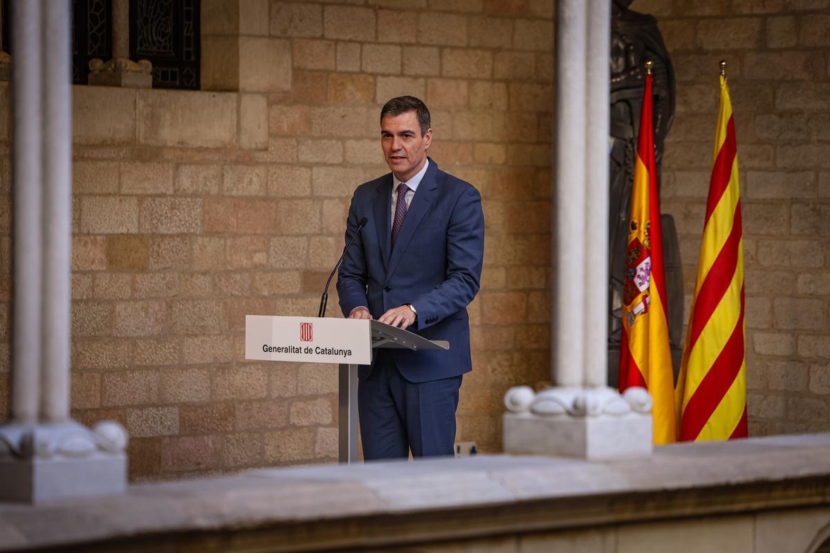 El president del Govern espanyol, Pedro Sánchez, al Palau de la Generalitat en roda de premsa després d'haver-se reunit amb el president de la Generalitat, Pere Aragonès.