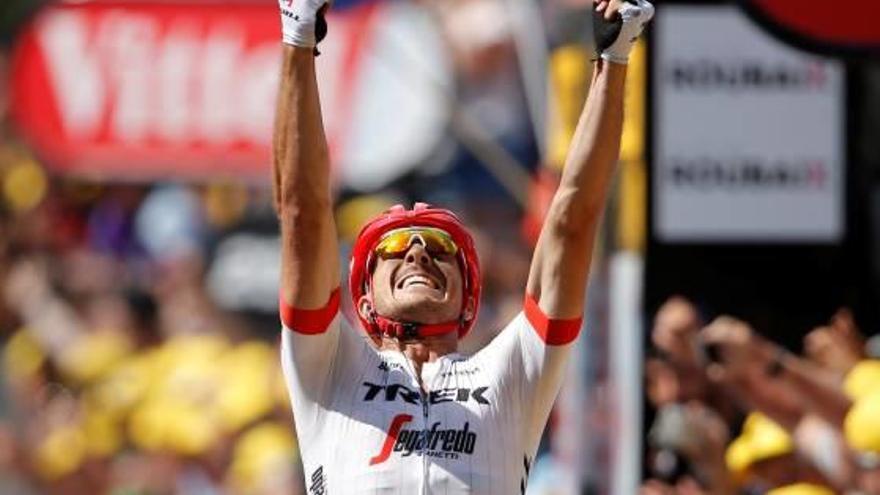 John Degenkolb celebra con rabia su triunfo en Roubaix.