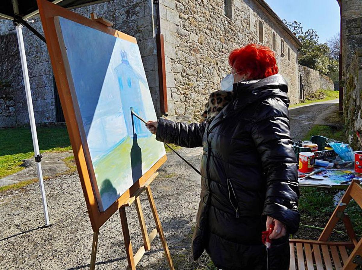 Marisa Miguélez en la capilla de O Foxo. |   // BERNABÉ