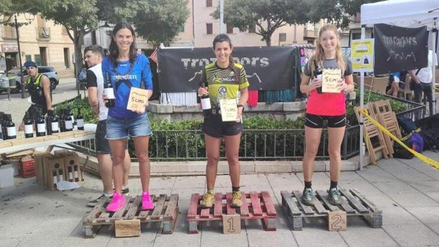 Podio femenino del Trail Cinc Cims de Algaida. | D.M.