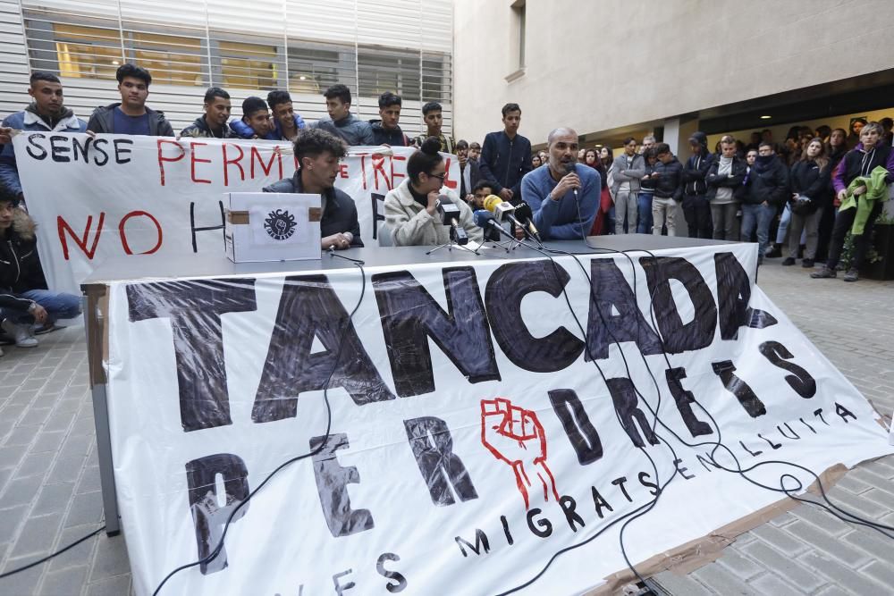 Joves migrants tancats a la UdG