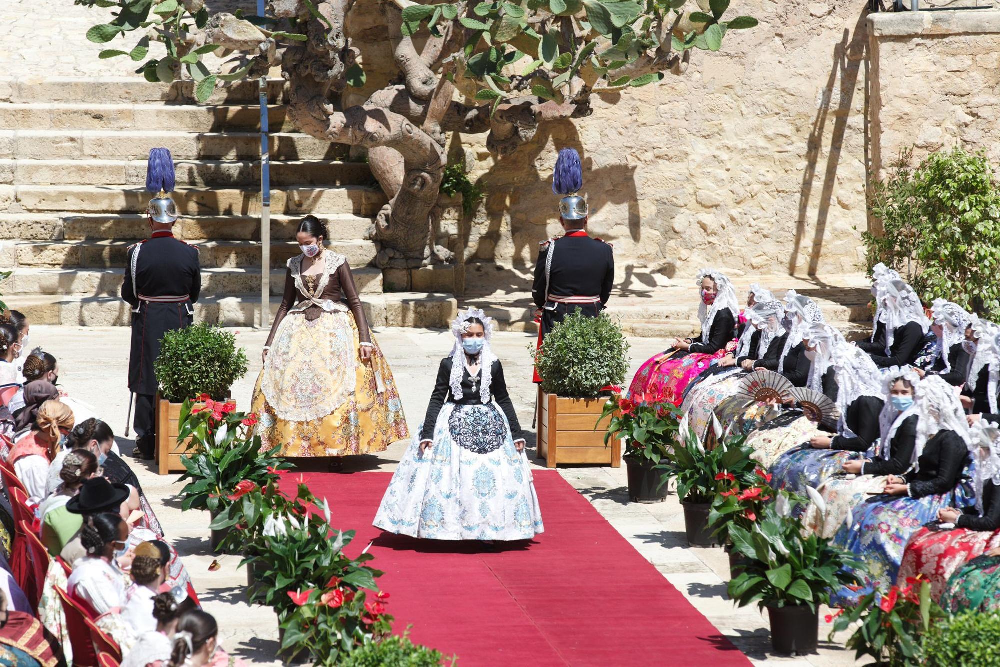 Las 82 candidatas a Bellea del Foc Infantil se reúnen en el Castillo de Santa Bárbara