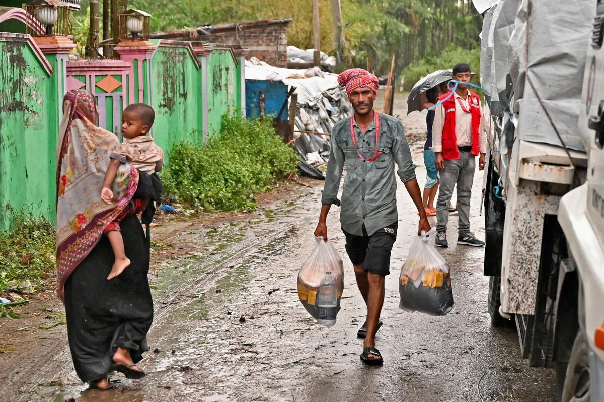 El ciclón Mocha arrasa las costas de Bangladés