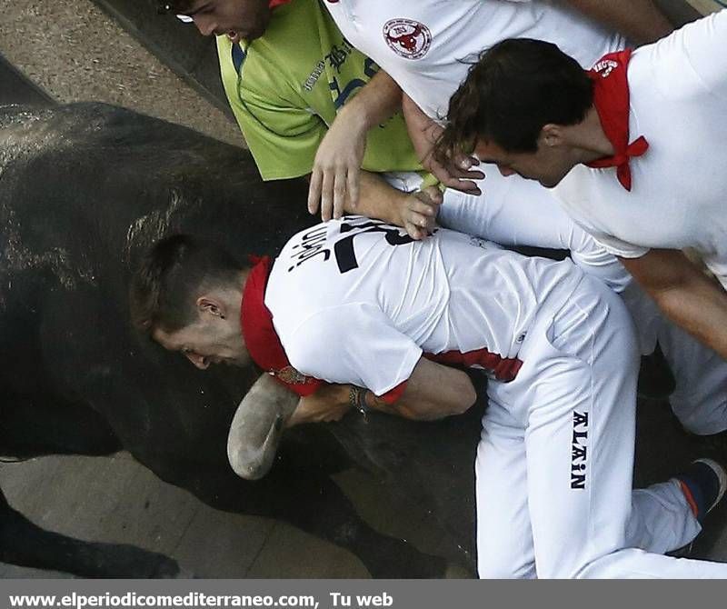 GALERÍA DE FOTOS - Penúltimo encierro de San Fermín