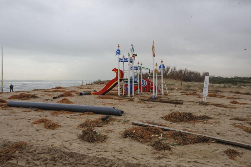 Desperfectos del temporal en las playas del Perellonet y El Saler.
