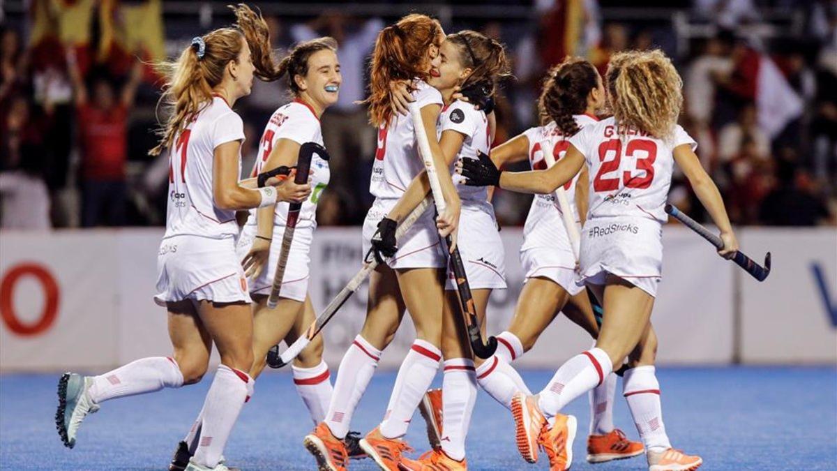 Las 'red sticks' celebran la clasificación para los Juegos