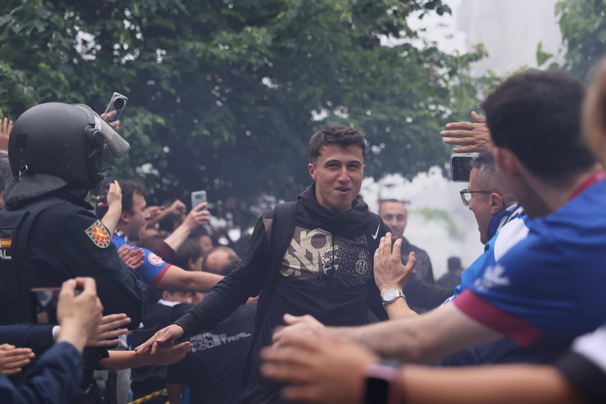 EN IMÁGENES: Avilés se tiñe de blanquiazul para la final por el ascenso ante el Rayo Majadahonda