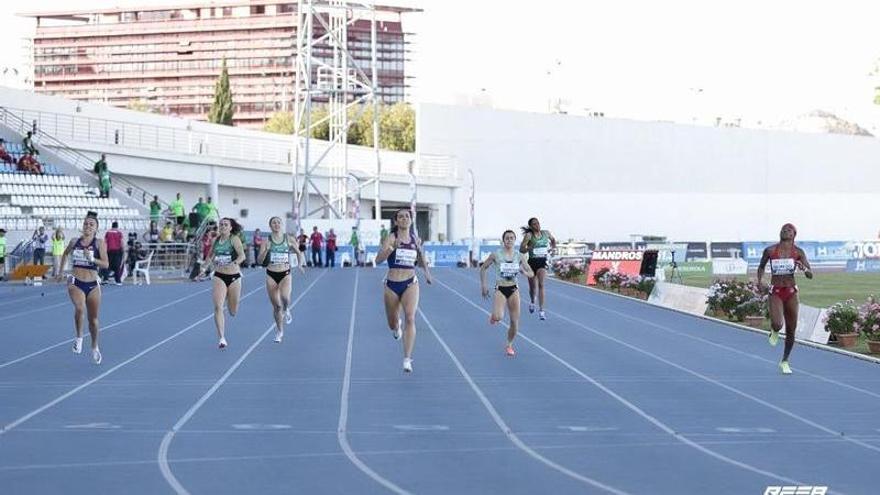 Lucía Pinacchio, a la izquierda, en la prueba en la que batió el récord